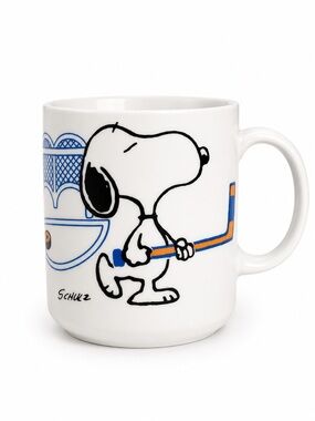 Snoopy Hockey 1970s Peanuts coffee mug collector Schulz Art white blue